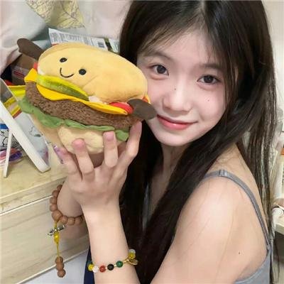 她比烟花寂寞